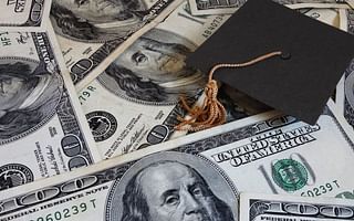 What are some budgeting and money-saving tips for college students?
